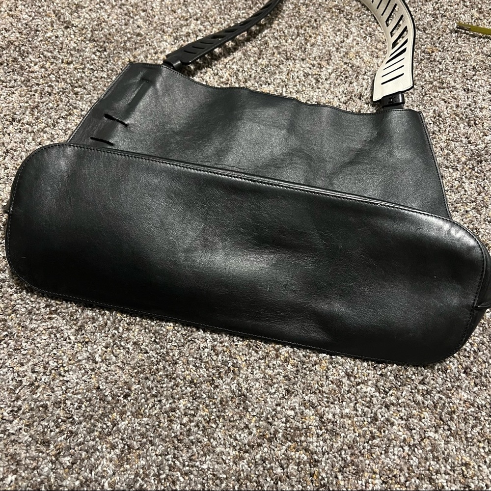 Vince Black Shoulder Bag - Picture 7 of 14